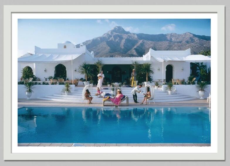 Luxury Lifestyle Pictures - Retro Poolside Host Luxury Lifestyle By