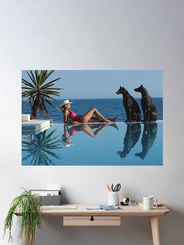 Luxury Lifestyle Pictures - Retro Poolside Host Luxury Lifestyle By